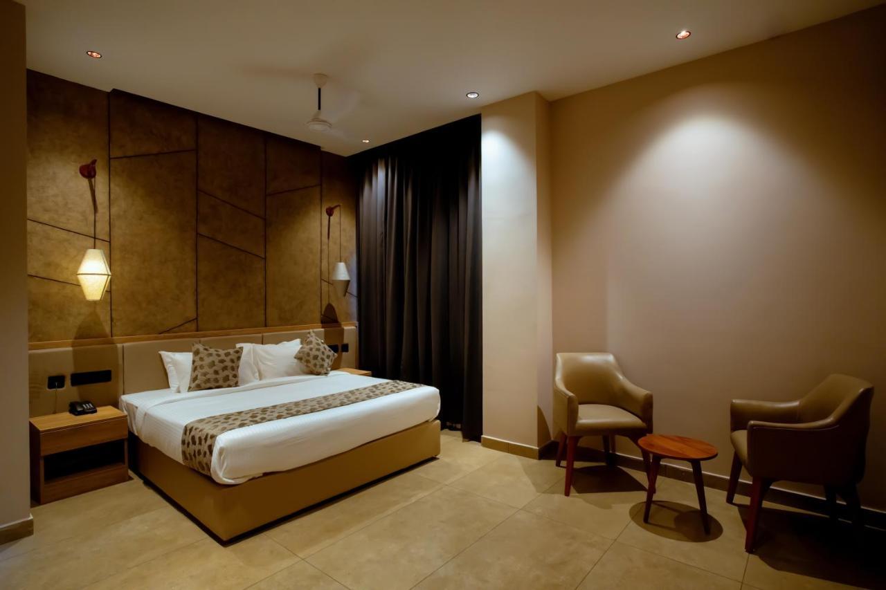 Beeza Clubhouse Hotel Kottayam Exterior photo